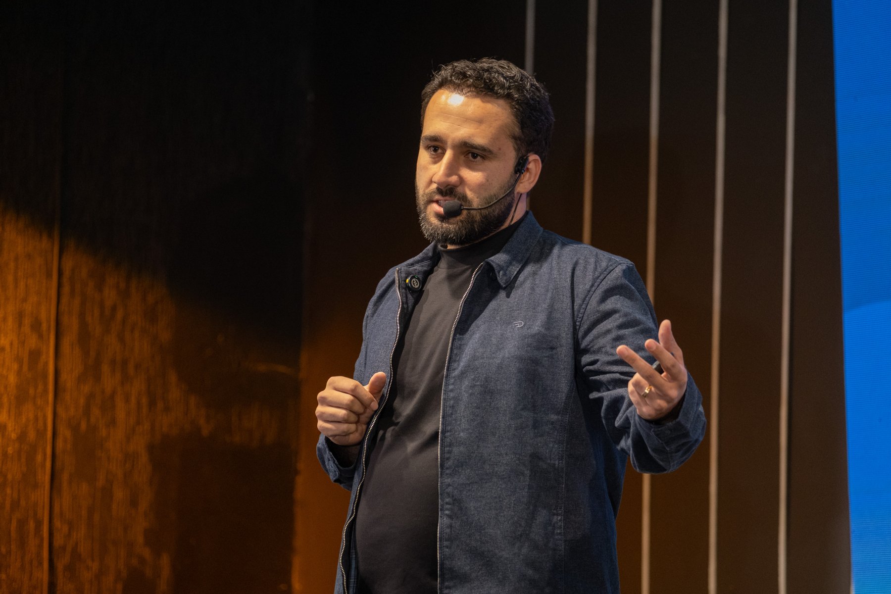 Heytor Zambaldi em palestra